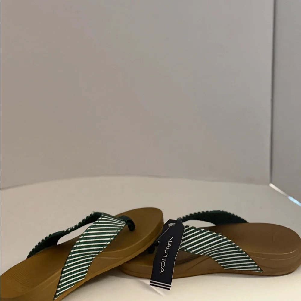 Nautica Green and White Striped Thong Sandals Women’s Size 5